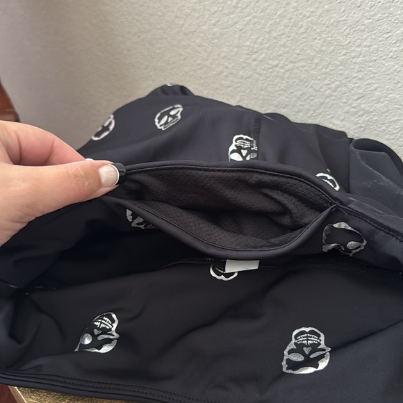 NANETTE LEPORE PLAY- Compression Skull-Print 7/8 Leggings, NWT - Picture 5 of 7